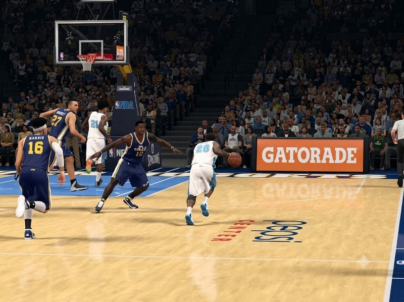 Hệ thống luật bóng rổ của NBA và FIBA có một số khác biệt nhỏ về thời gian hiệp đấu và kích thước sân. 